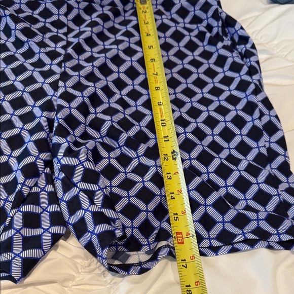 Jude Connally Blue and White Geometric Stretchy Shorts Large - Picture 4 of 8